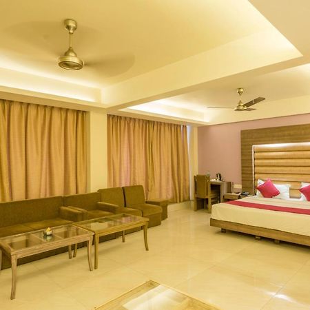 Palette Hotel Nisarga By Sunday Bhopal Eksteriør billede