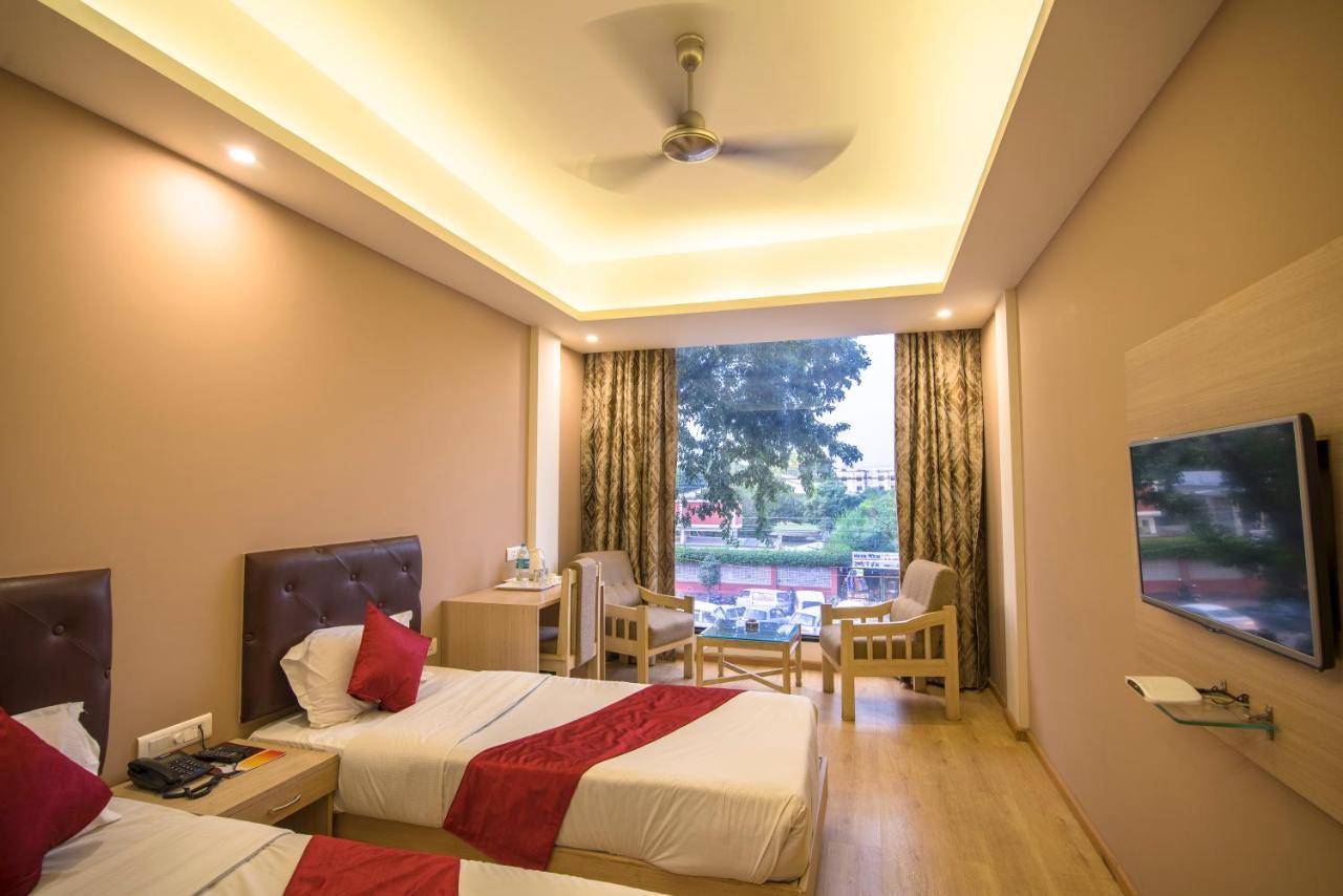 Palette Hotel Nisarga By Sunday Bhopal Eksteriør billede