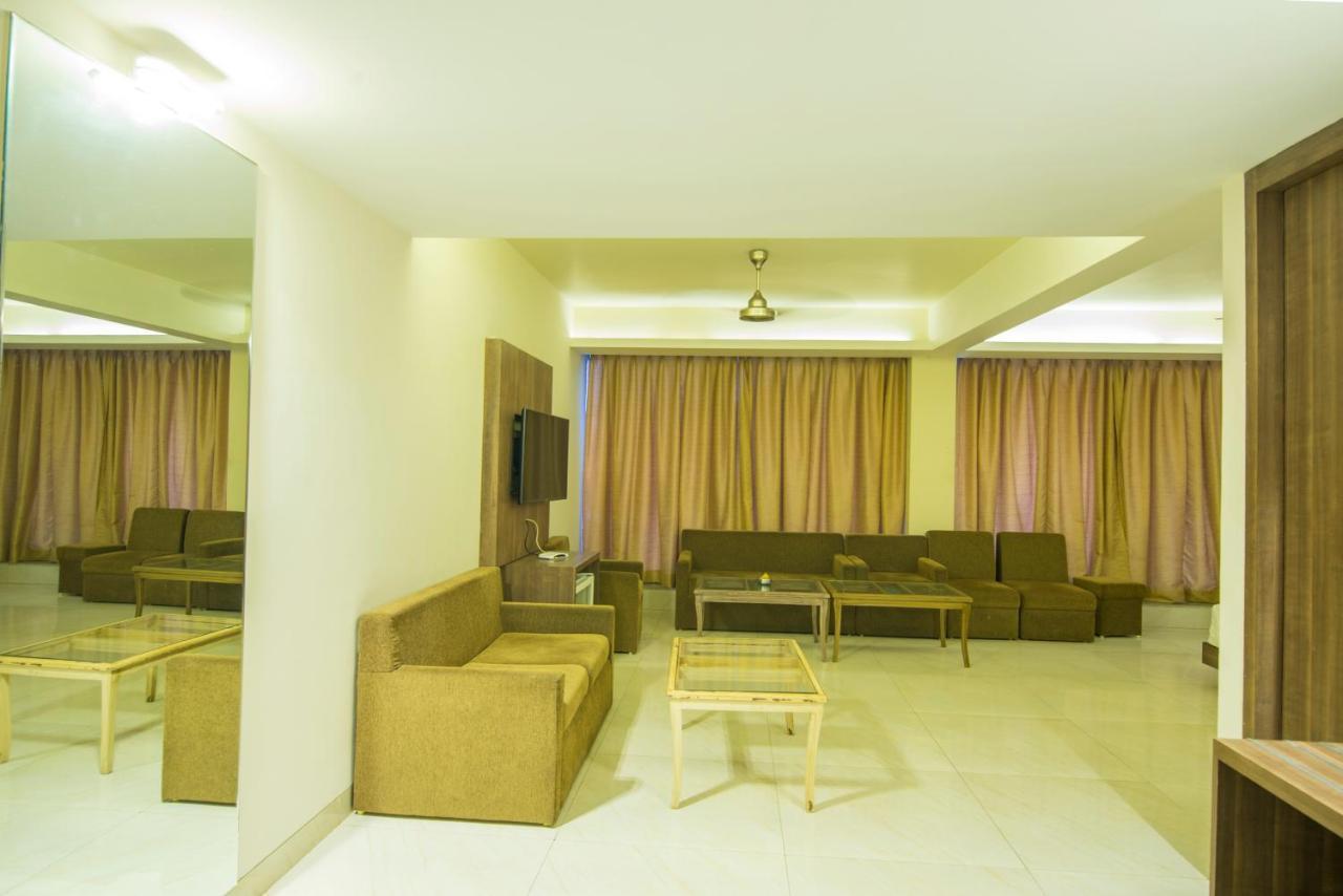 Palette Hotel Nisarga By Sunday Bhopal Eksteriør billede
