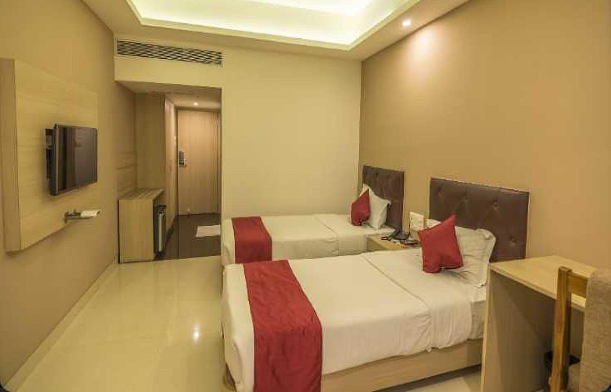 Palette Hotel Nisarga By Sunday Bhopal Eksteriør billede