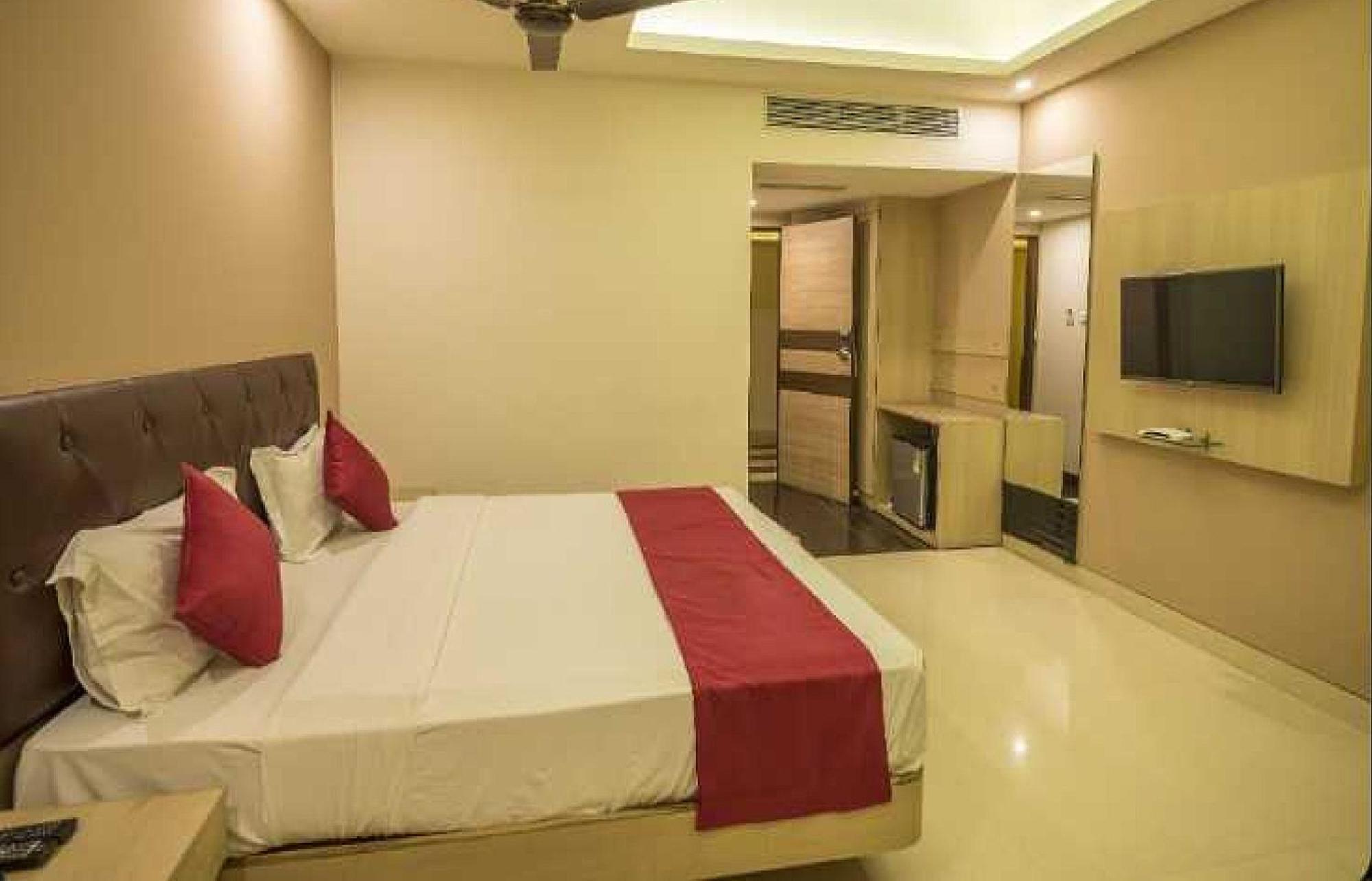 Palette Hotel Nisarga By Sunday Bhopal Eksteriør billede
