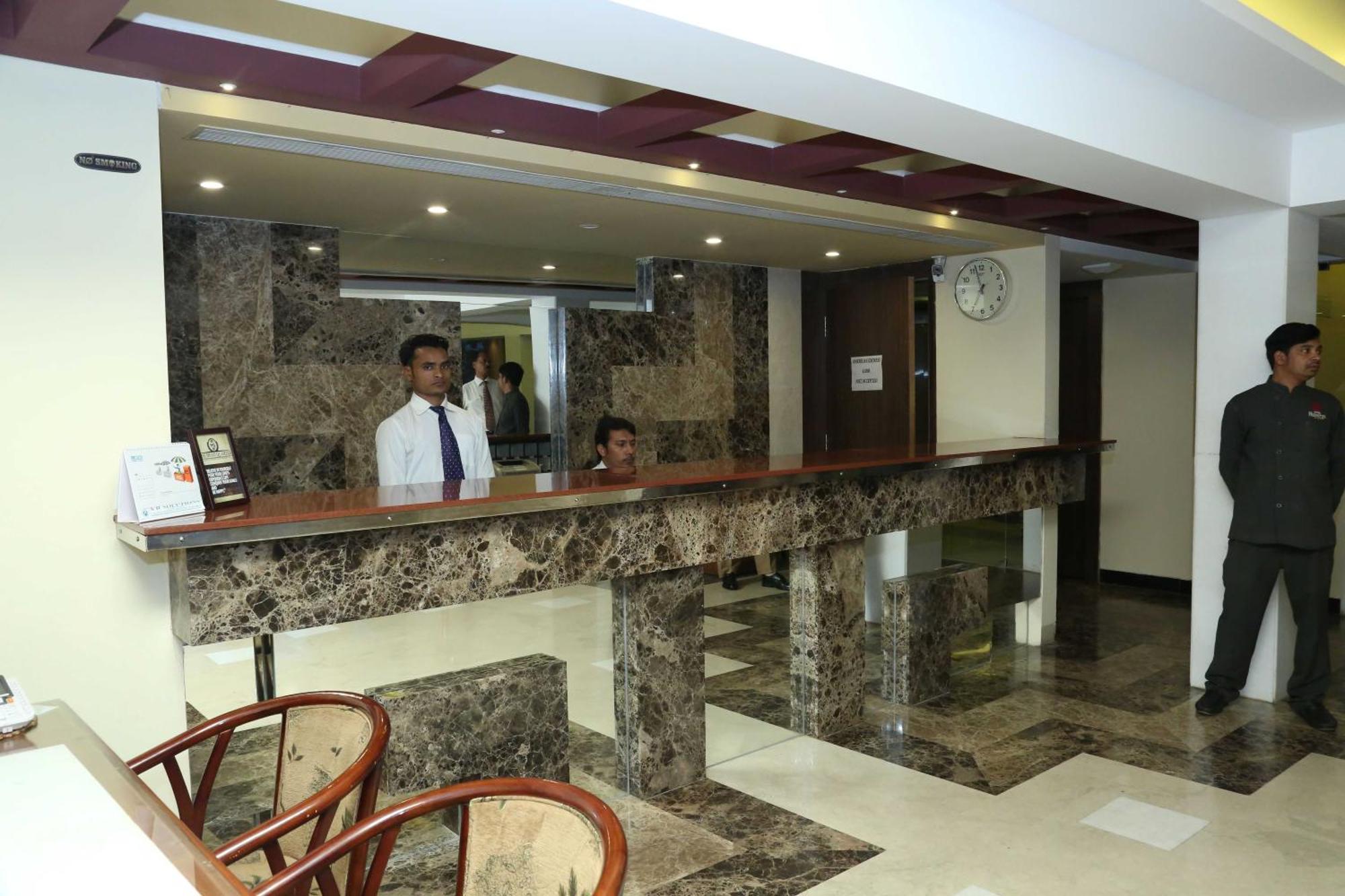 Palette Hotel Nisarga By Sunday Bhopal Eksteriør billede