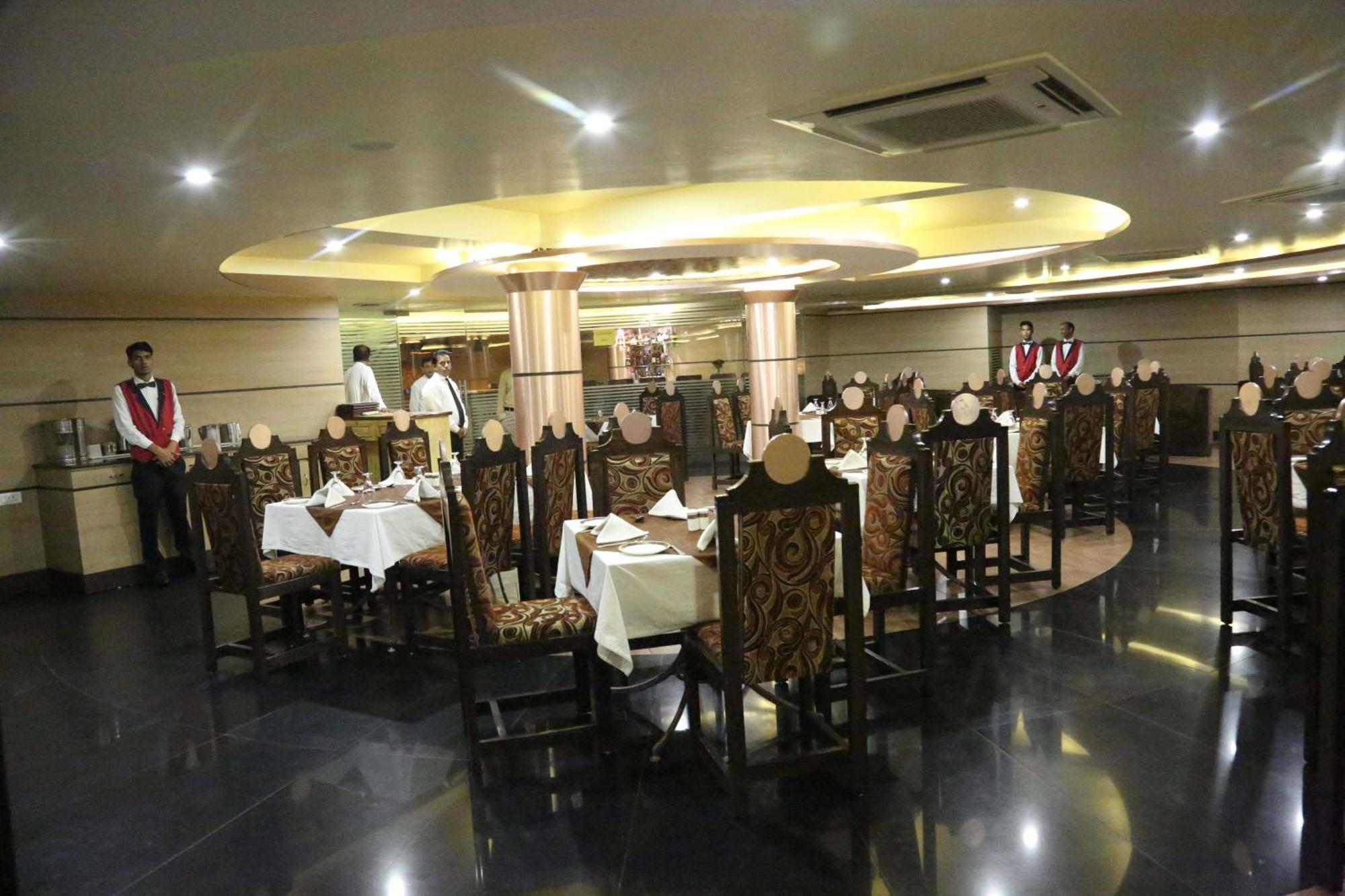 Palette Hotel Nisarga By Sunday Bhopal Eksteriør billede