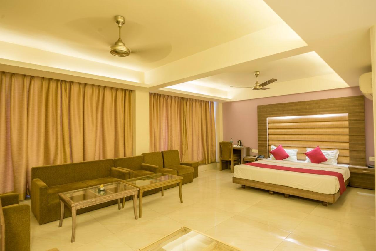 Palette Hotel Nisarga By Sunday Bhopal Eksteriør billede